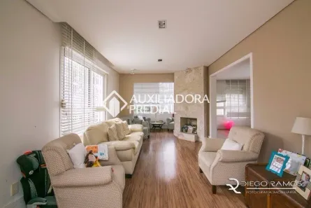 Sobrado com 4 Quartos à venda, 500m² no Passo da Areia, Porto Alegre