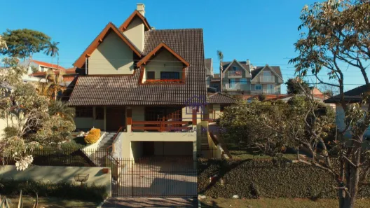 Sobrado com 4 Quartos à venda, 307m² no Uberaba, Curitiba