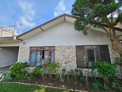 Casa com 3 Quartos à venda, 377m² no Santa Cândida, Curitiba