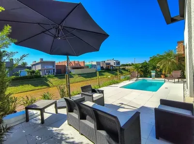 Casa de Condomínio com 4 Quartos à venda, 200m² no Arroio Teixeira, Capão da Canoa