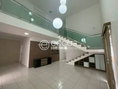 Casa com 3 Quartos para alugar, 330m² no Jardim Karaíba, Uberlândia
