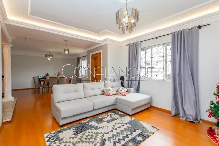 Casa com 3 Quartos para alugar, 228m² no Mercês, Curitiba