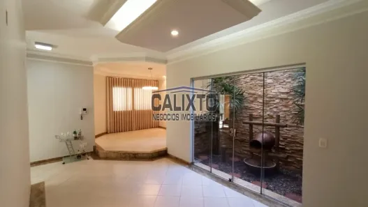Casa com 3 Quartos à venda, 234m² no Presidente Roosevelt, Uberlândia
