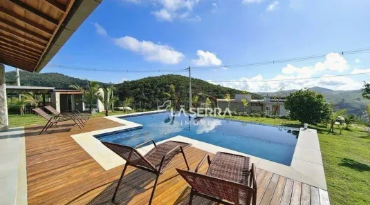 Casa com 3 Quartos à venda, 380m² no Pedro do Rio, Petrópolis