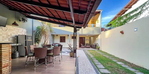 Casa com 3 Quartos à venda, 230m² no Lagoa Redonda, Fortaleza