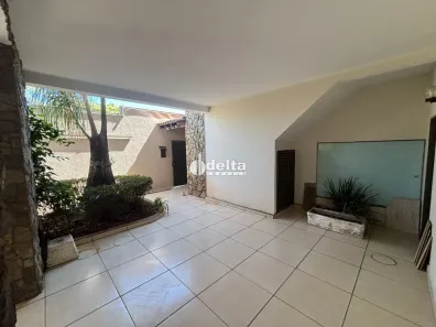 Casa com 4 Quartos para alugar, 270m² no Nossa Senhora Aparecida, Uberlândia