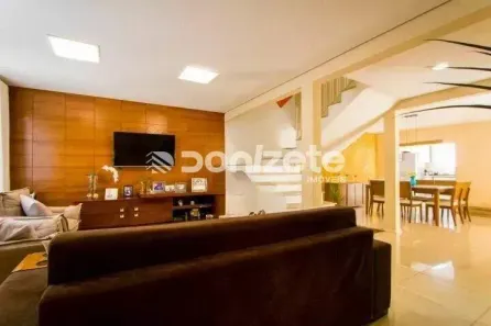 Sobrado com 3 Quartos à venda, 230m² no Vila Bastos, Santo André