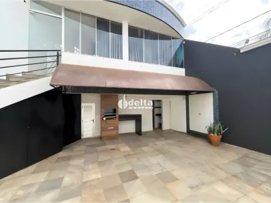 Casa com 2 Quartos para alugar, 200m² no Morada da Colina, Uberlândia