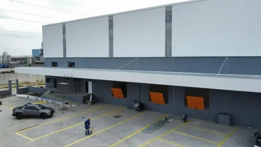 Galpão/Depósito/Armazém para alugar, 1962m² no Civit II, Serra