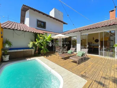 Casa com 4 Quartos para alugar, 263m² no Camaquã, Porto Alegre