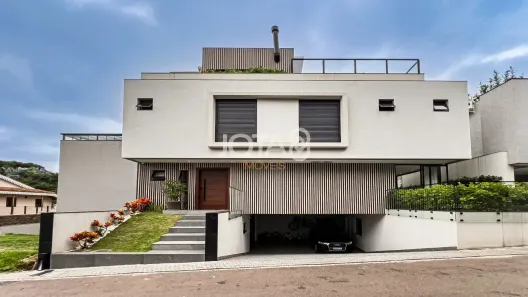 Casa de Condomínio com 3 Quartos à venda, 300m² no Ahú, Curitiba