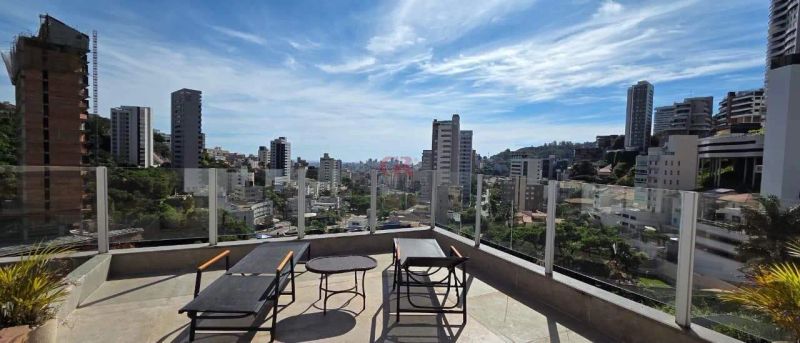 Casa com 4 quartos — Santa Lúcia, Belo Horizonte