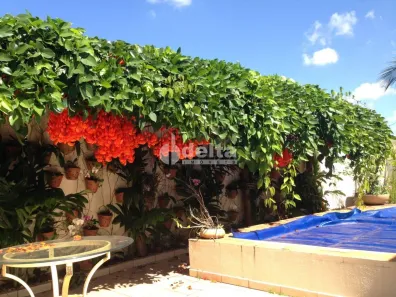 Casa com 3 Quartos à venda, 250m² no Jardim Colina, Uberlândia