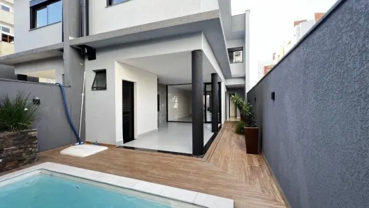 Sobrado com 4 Quartos à venda, 204m² no América, Joinville