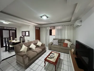 Casa com 3 Quartos à venda, 240m² no Candelária, Natal