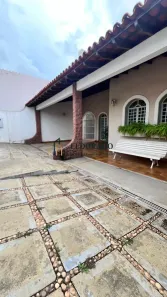 Sobrado com 4 Quartos para alugar, 380m² no Goiabeira, Cuiabá