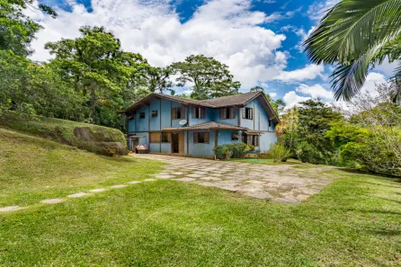 Casa de Condomínio com 4 Quartos à venda, 224m² no Itaipava, Petrópolis