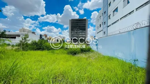 Lote/Terreno à venda, 525m² no Saraiva, Uberlândia