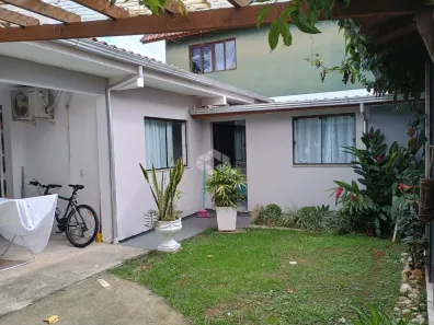 Casa com 3 Quartos à venda, 145m² no São João do Rio Vermelho, Florianópolis