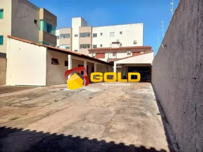Casa com 5 Quartos para alugar, 265m² no Umuarama, Uberlândia