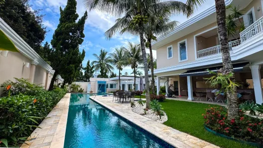 Casa com 7 Quartos para alugar, 650m² no Jardim Acapulco, Guarujá