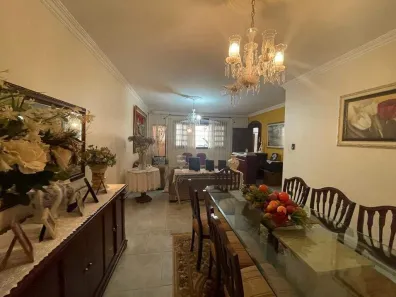 Casa com 4 Quartos à venda, 232m² no Aclimação, Uberlândia