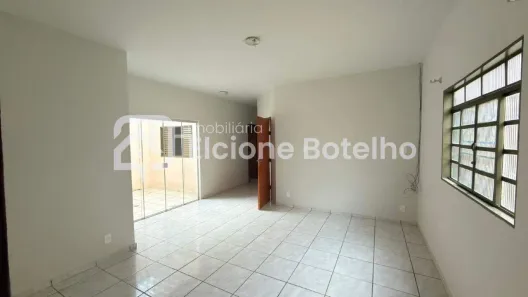 Casa com 3 Quartos para alugar, 140m² no Alto Umuarama, Uberlândia