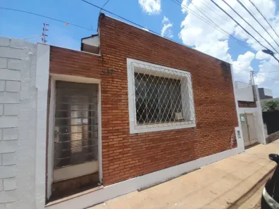 Casa com 3 Quartos para alugar, 142m² no Centro, Araraquara