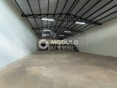 Galpão/Depósito/Armazém para alugar, 740m² no Novo Mundo, Uberlândia
