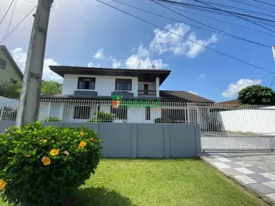 Sobrado com 3 Quartos à venda, 267m² no Uberaba, Curitiba