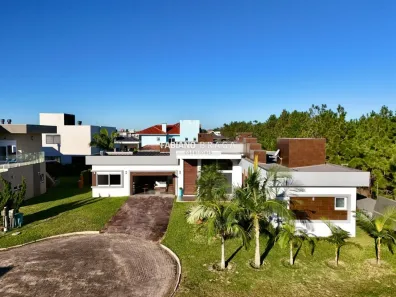 Casa de Condomínio com 4 Quartos à venda, 240m² no Atlântida-Sul, Osório