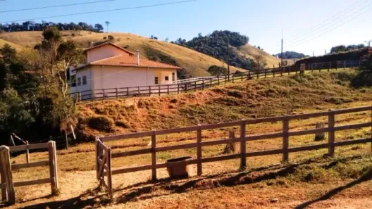 Fazenda/Sítio com 4 Quartos à venda, 2420000m² no A Definir, Cambuí