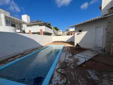 Casa de Condomínio com 4 Quartos para alugar, 10m² no Parque do Jiqui, Parnamirim