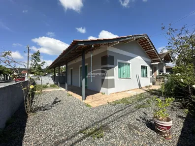 Casa com 2 Quartos para alugar, 60m² no Centro, Penha