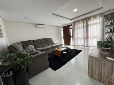 Sobrado com 4 Quartos para alugar, 250m² no Recanto Tropical, Cascavel