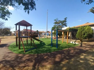 Casa de Condomínio com 3 Quartos para alugar, 80m² no Aclimação, Uberlândia