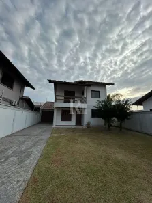 Casa com 4 Quartos para alugar, 228m² no Centro, Tijucas