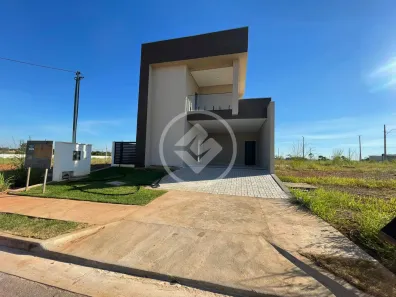 Casa de Condomínio com 3 Quartos à venda, 205m² no Petrópolis, Várzea Grande