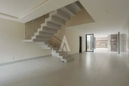 Sobrado com 4 Quartos à venda, 209m² no América, Joinville