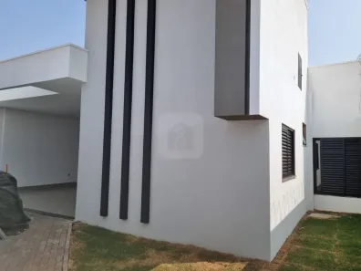 Casa com 3 Quartos à venda, 250m² no Jardim Sul, Uberlândia