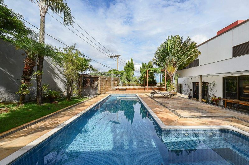 Casa com 5 quartos — Estoril, Belo Horizonte