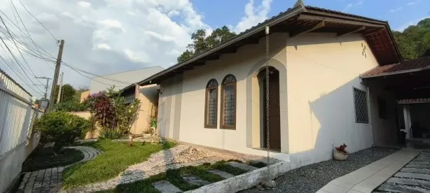 Casa com 3 Quartos à venda, 180m² no Costa e Silva, Joinville
