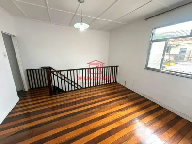 Sobrado com 2 Quartos para alugar, 60m² no Realengo, Rio de Janeiro