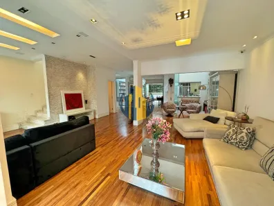Sobrado com 4 Quartos à venda, 307m² no Vila Gumercindo, São Paulo