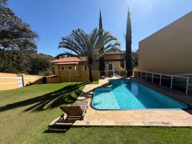 Fazenda/Sítio com 5 Quartos à venda, 980m² no Centro, Araçariguama