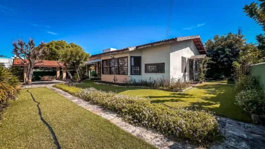 Casa de Condomínio com 4 Quartos para alugar, 242m² no , Eusébio