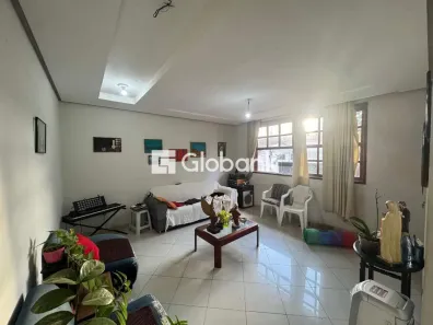Casa com 4 Quartos à venda, 227m² no Jardim São Luiz, Montes Claros