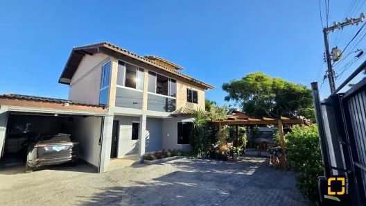 Casa com 3 Quartos à venda, 282m² no Campeche, Florianópolis