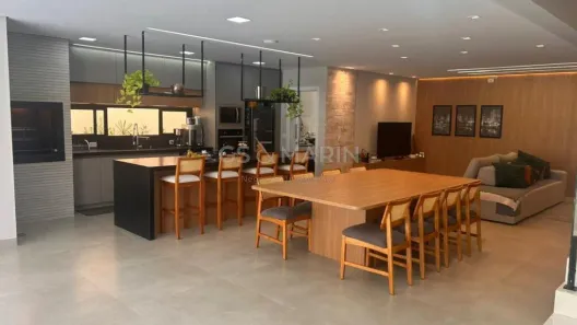 Casa com 3 Quartos à venda, 226m² no Universitário, Londrina