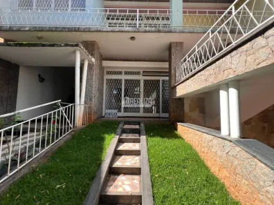 Casa com 4 Quartos para alugar, 10m² no Estados Unidos, Uberaba